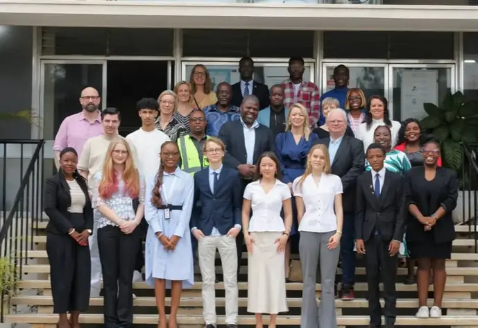 Gruppbild på delegationen från Lidköping som besökte Lusakas representanter